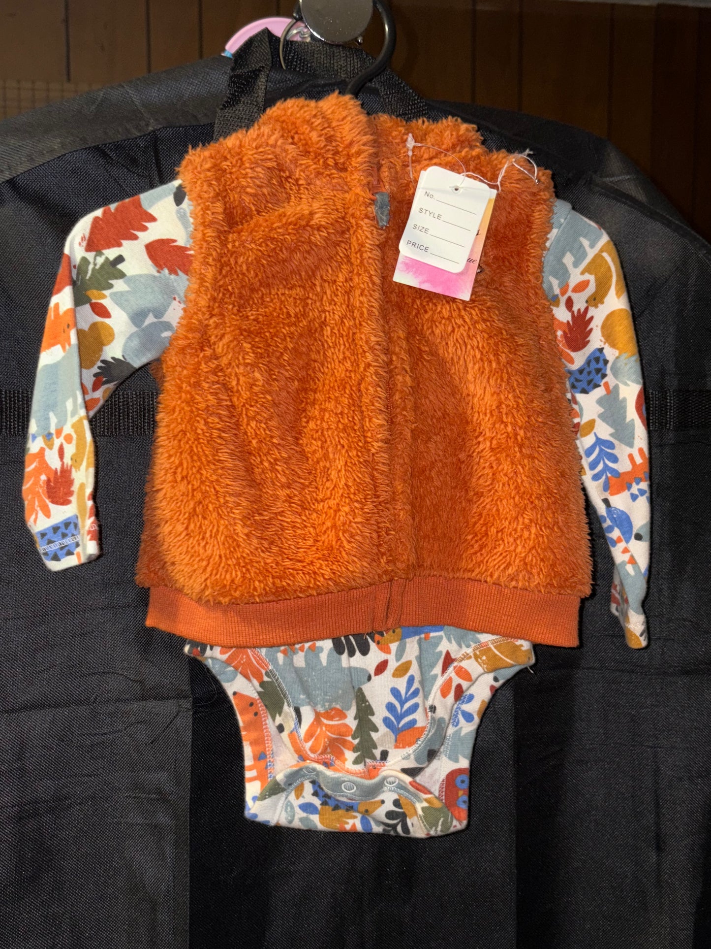 6-12 month outfit, unisex.