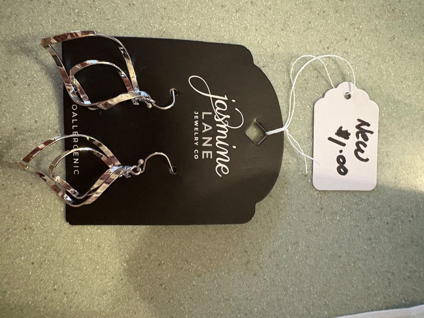 Hyper allergenic jasmine Lane jewelry company, silver twisted dangle earrings ￼