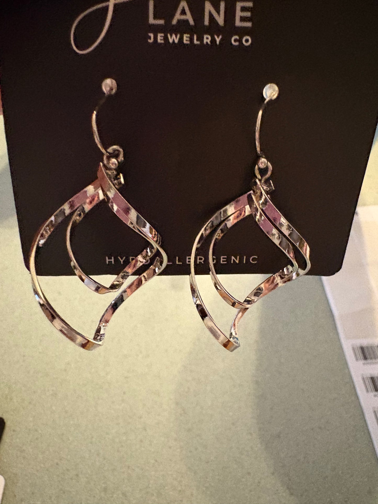 Hyper allergenic jasmine Lane jewelry company, silver twisted dangle earrings ￼