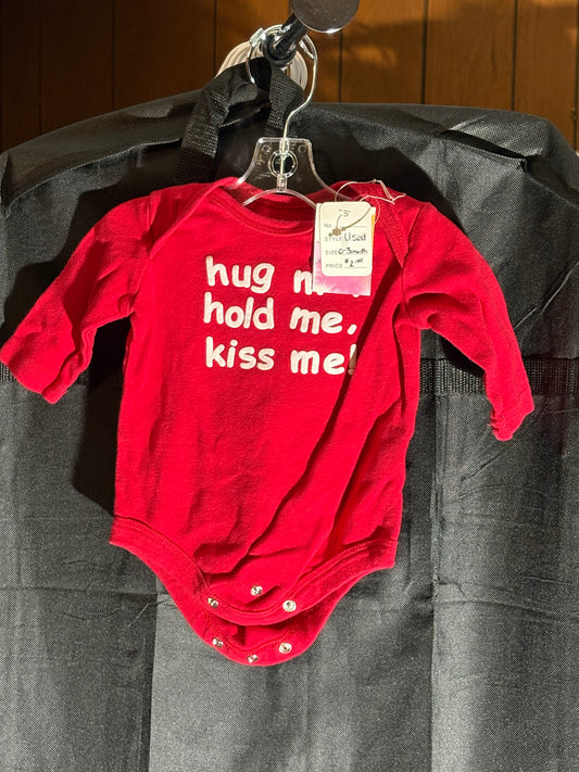 Size 0-3 month, Hug me, Hold me, Kiss me onesie