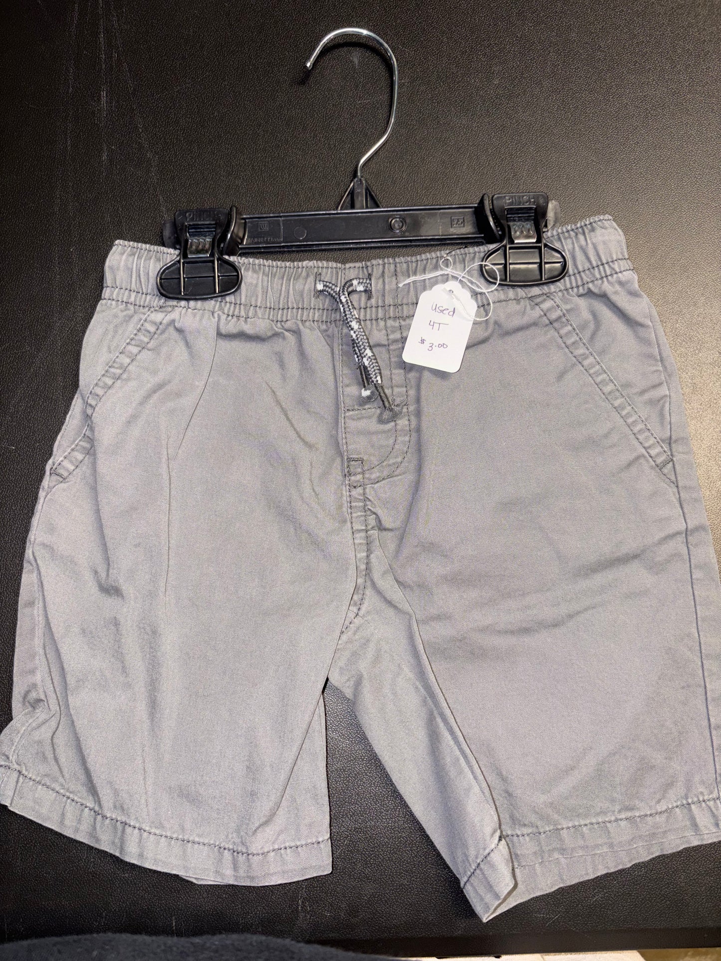 Size 4T, Cat & Jack Brand, Gray shorts