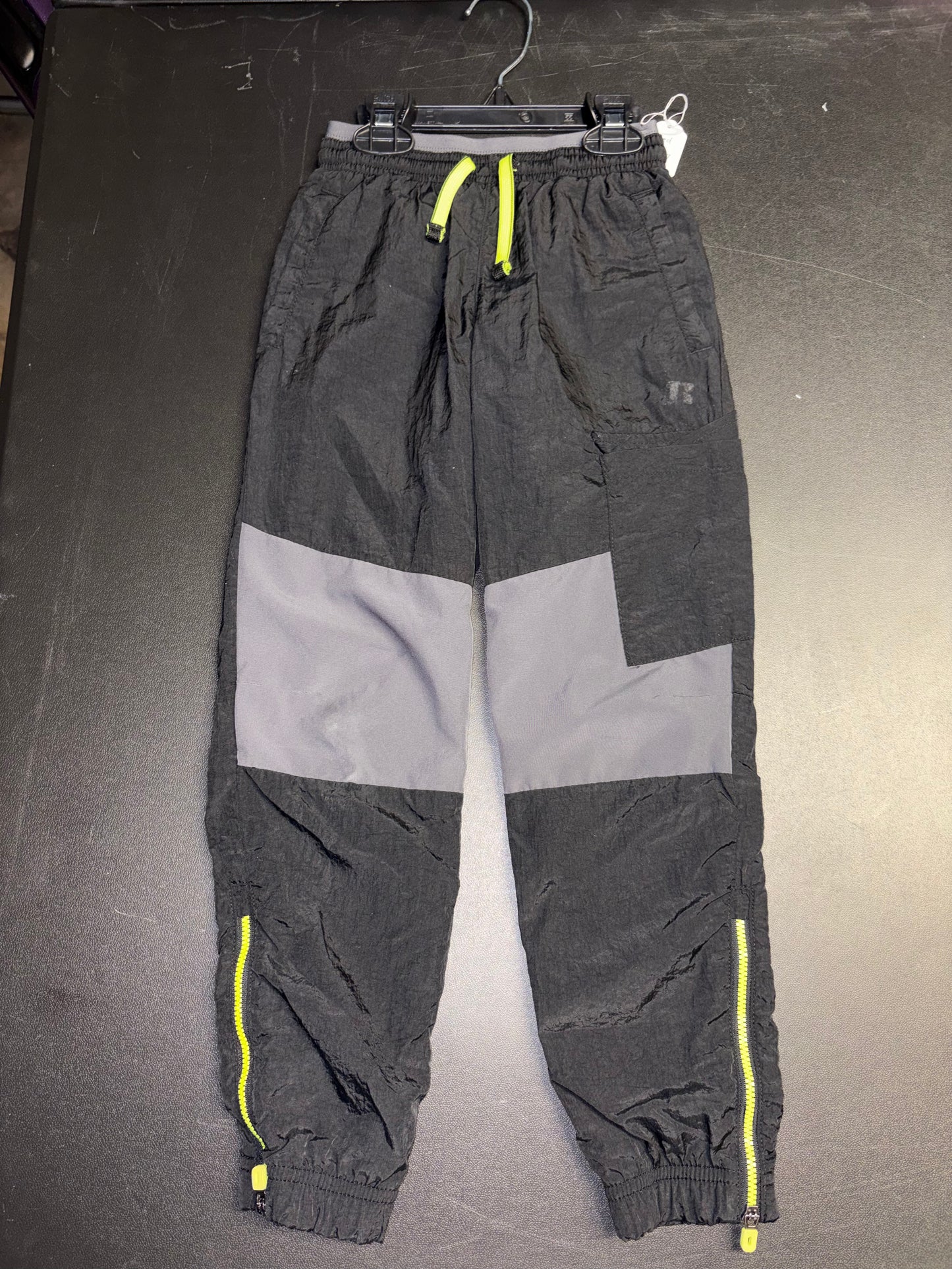 Size 6/7 Youth, Black/Gray wind pants
