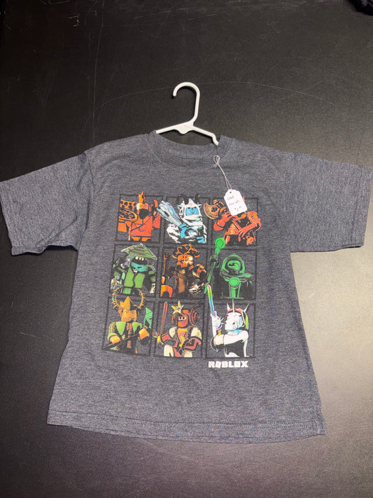Size 6/7 Youth, Roblox Tshirt
