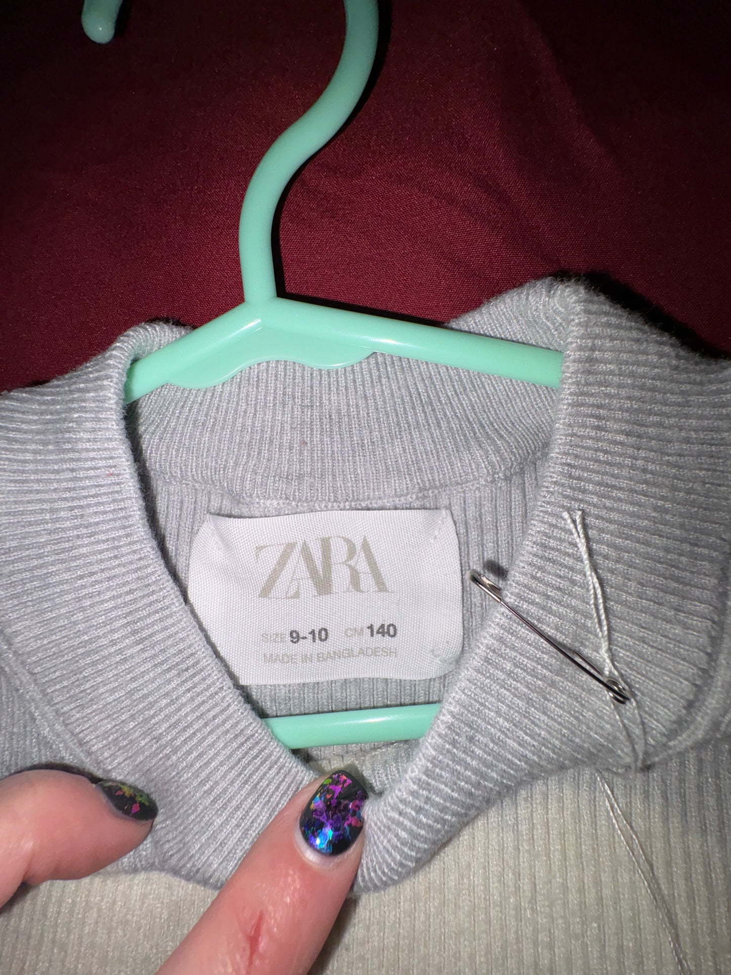 Size 9/10 Girls light blue sweatshirt with bleach design, ribbed texture, Zara Brand￼