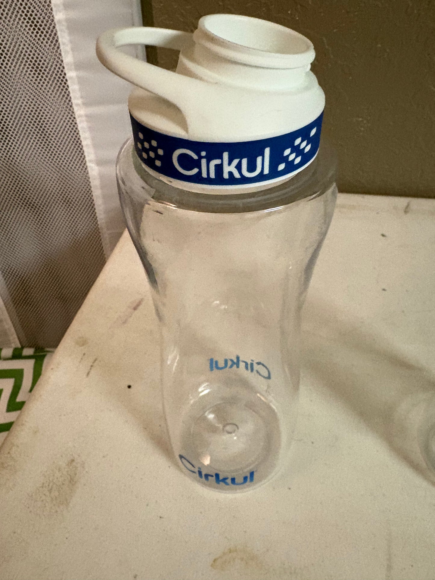 Cirkul water bottles 32 oz