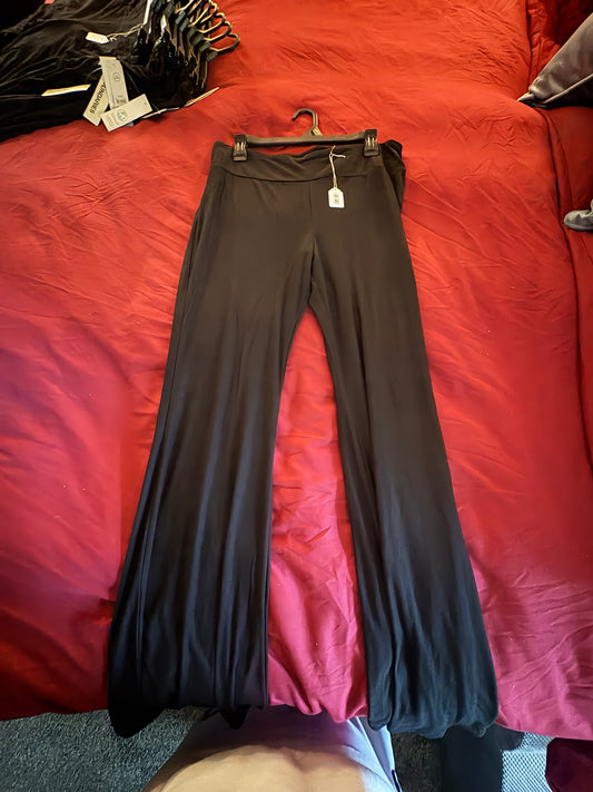 Size women’s XL (16/18), no boundaries brand, black flared leggings ￼