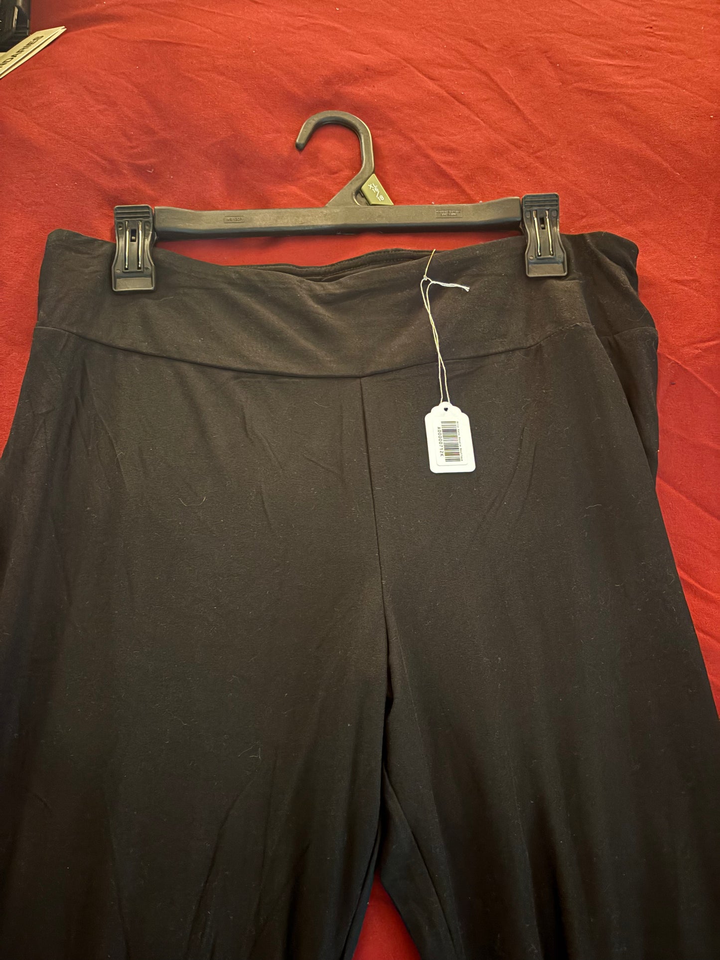 Size women’s XL (16/18), no boundaries brand, black flared leggings ￼